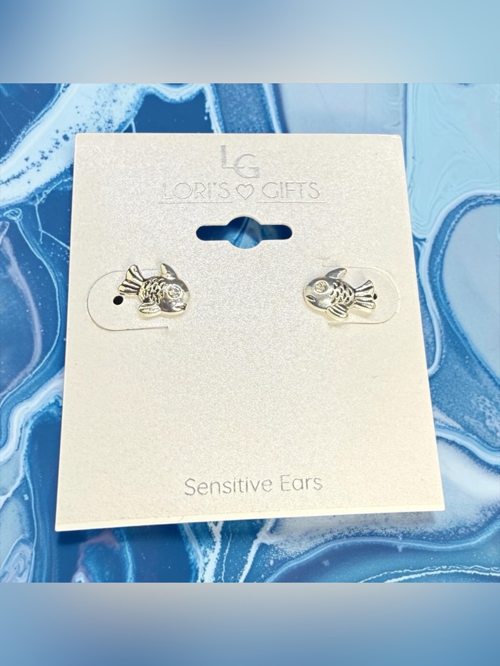 🐟LORI’S GIFTS🐟Silver-Tone Fish w/Crystal Stud Earrings for Sensitive Ears/NIP